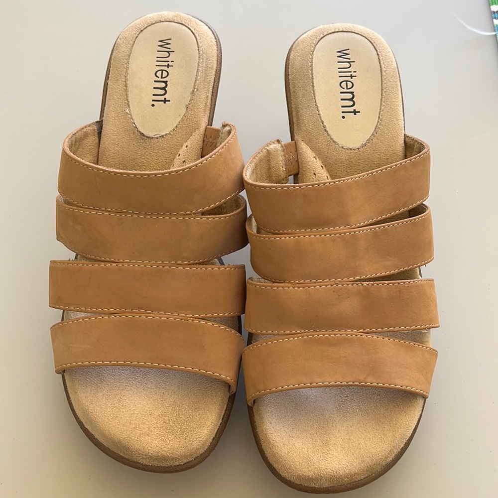 EUC White Mountain Size 10 W women’s 3 inch heel tan sandals, barely wor…
